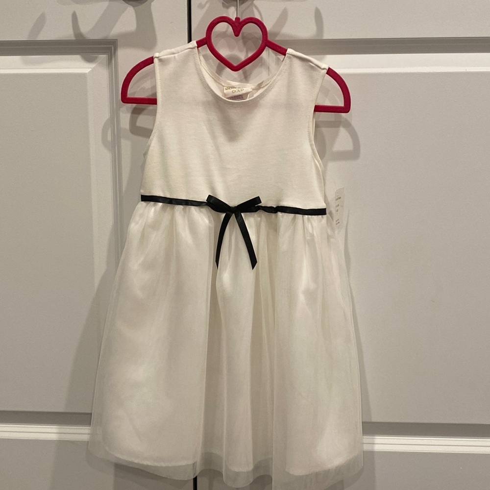 BRAND NEW. White tulle dress. Size 5